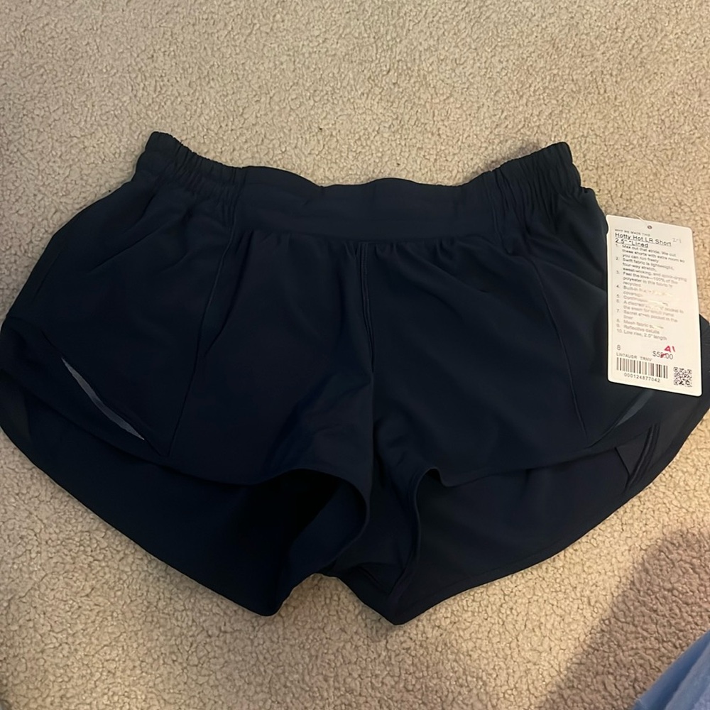 Lululemon hottie hot 2.5 navy shorts